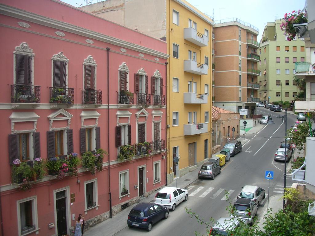 Lewisrooms Domo Cagliari Bagian luar foto
