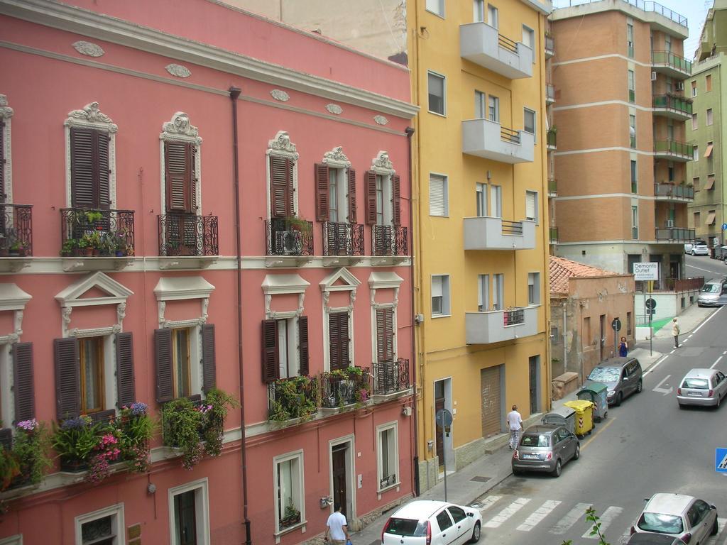 Lewisrooms Domo Cagliari Bagian luar foto