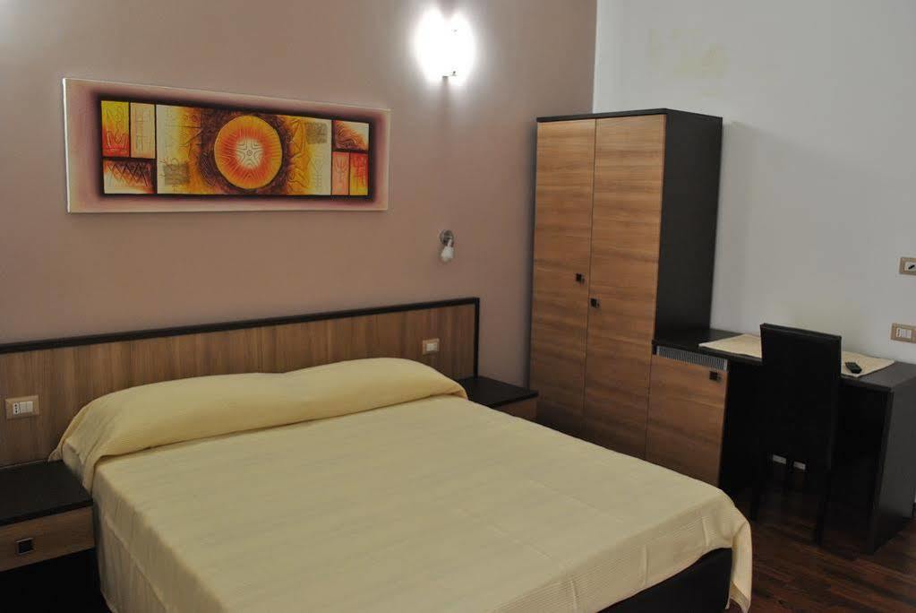 Lewisrooms Domo Cagliari Bagian luar foto