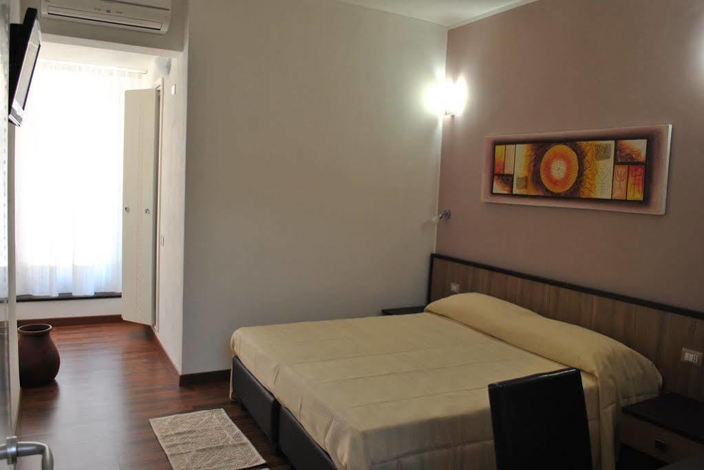 Lewisrooms Domo Cagliari Bagian luar foto