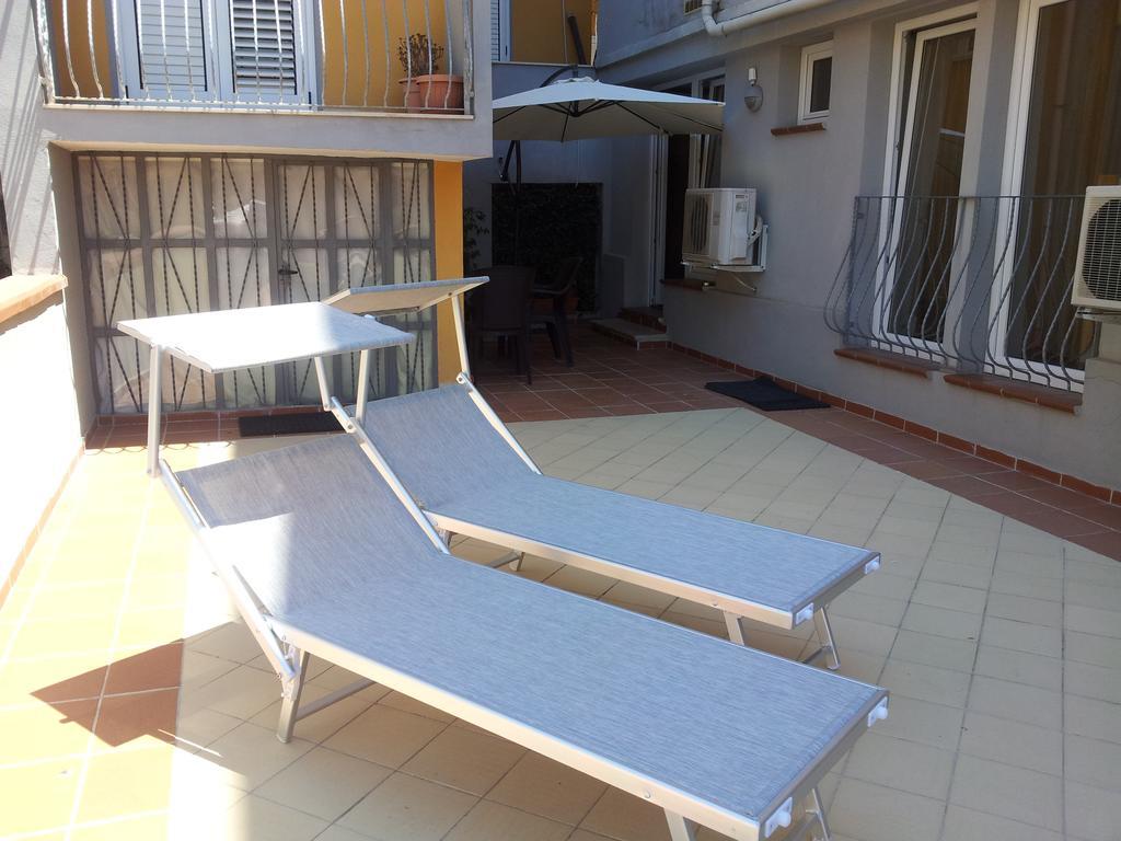 Lewisrooms Domo Cagliari Bagian luar foto